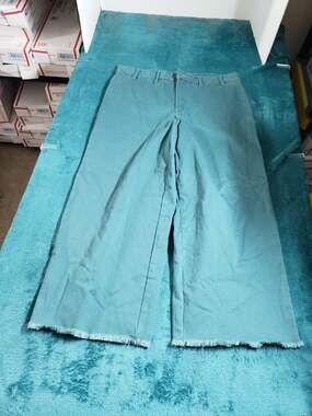 Time and Tru Jeans Size 12 Womens Green Stretch Fray Hem Wide Leg Ankle Crop NWT
